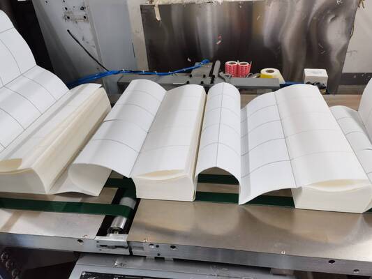 Adesivo de código de barras térmico adesivo de etiqueta adesiva adesiva de tamaño personalizado 100mm * 150mm